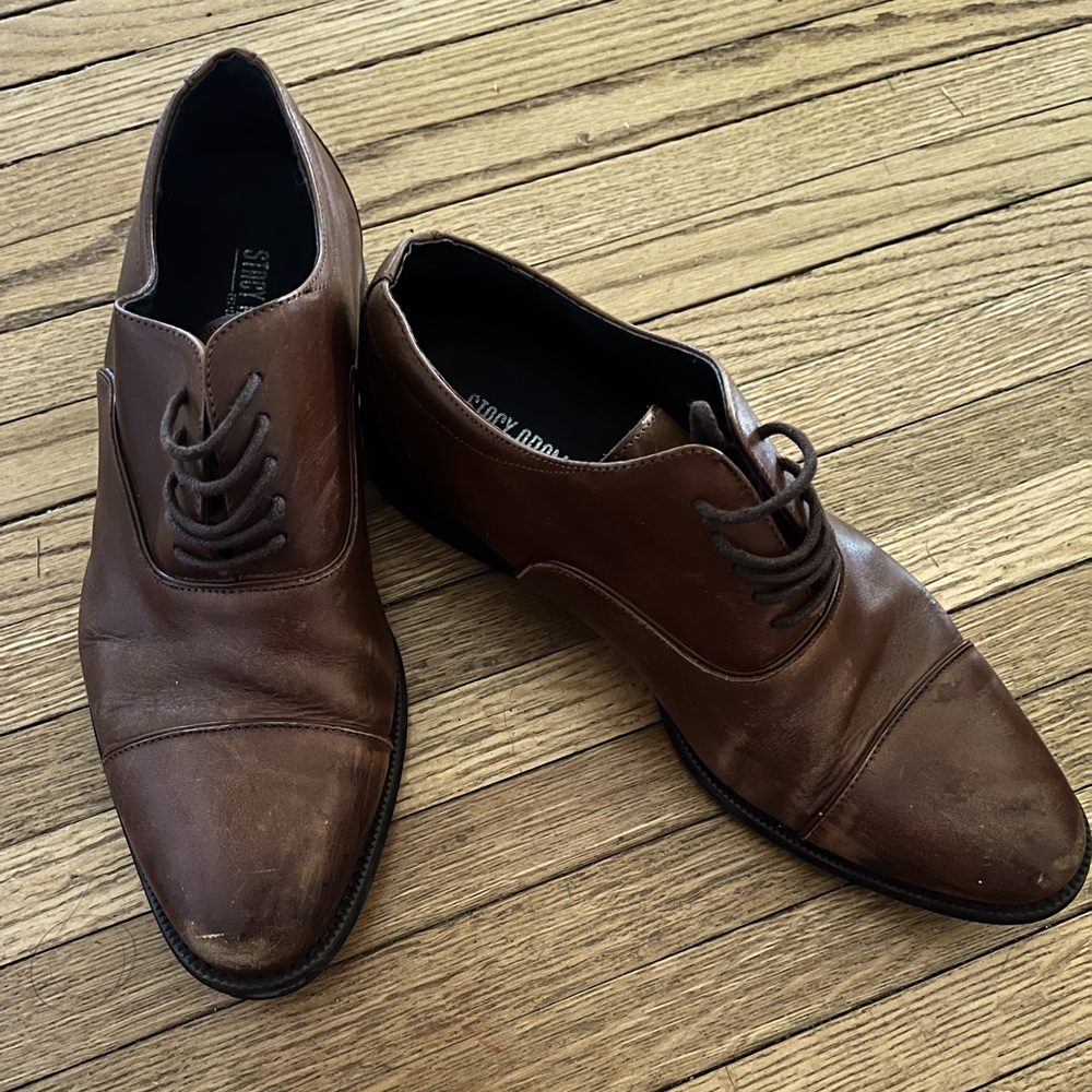 Stacy Adams Mens dress shoe. Brown leather.